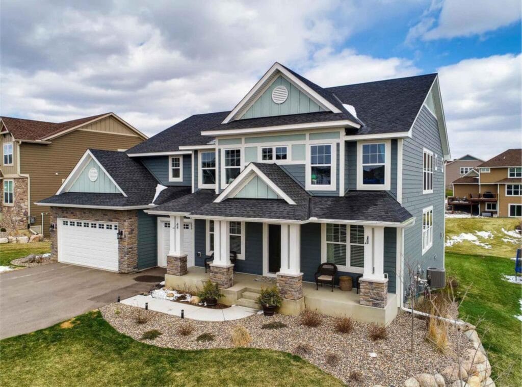 Upscale residential home with circular driveway Minnesota real estate appraisal